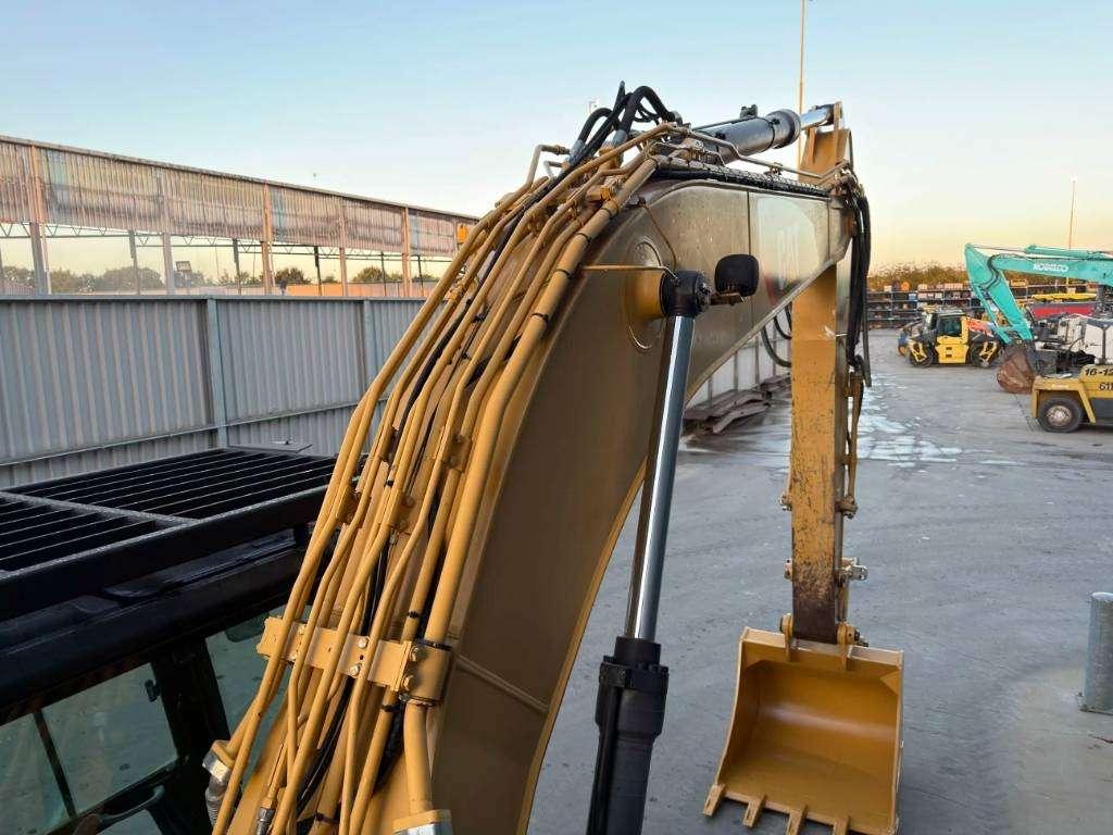 Caterpillar 320E L Photo 25
