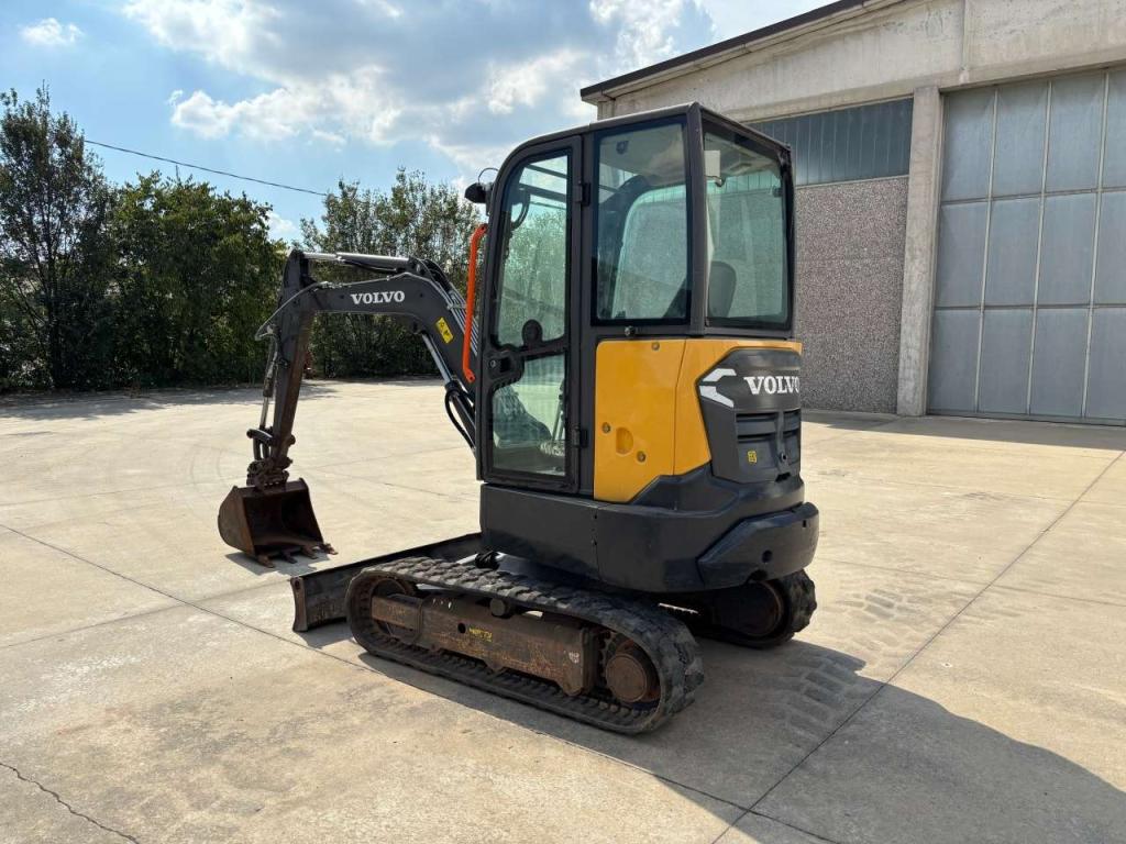 Volvo EC 27D Photo 2