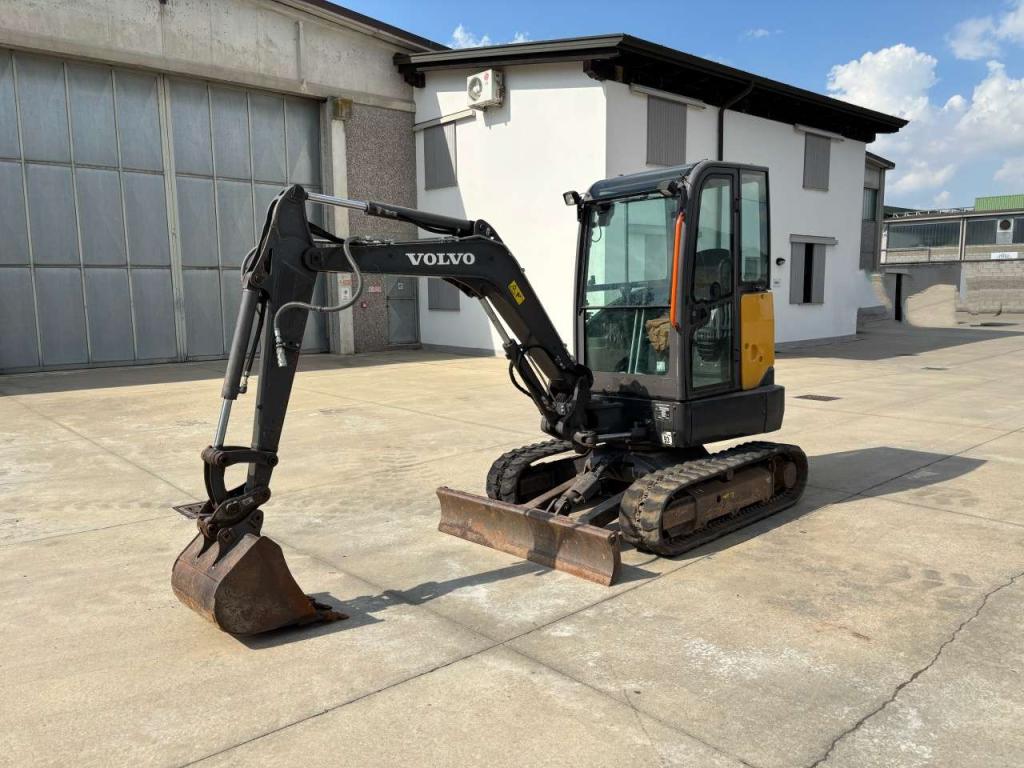 Volvo EC 27D Photo 3