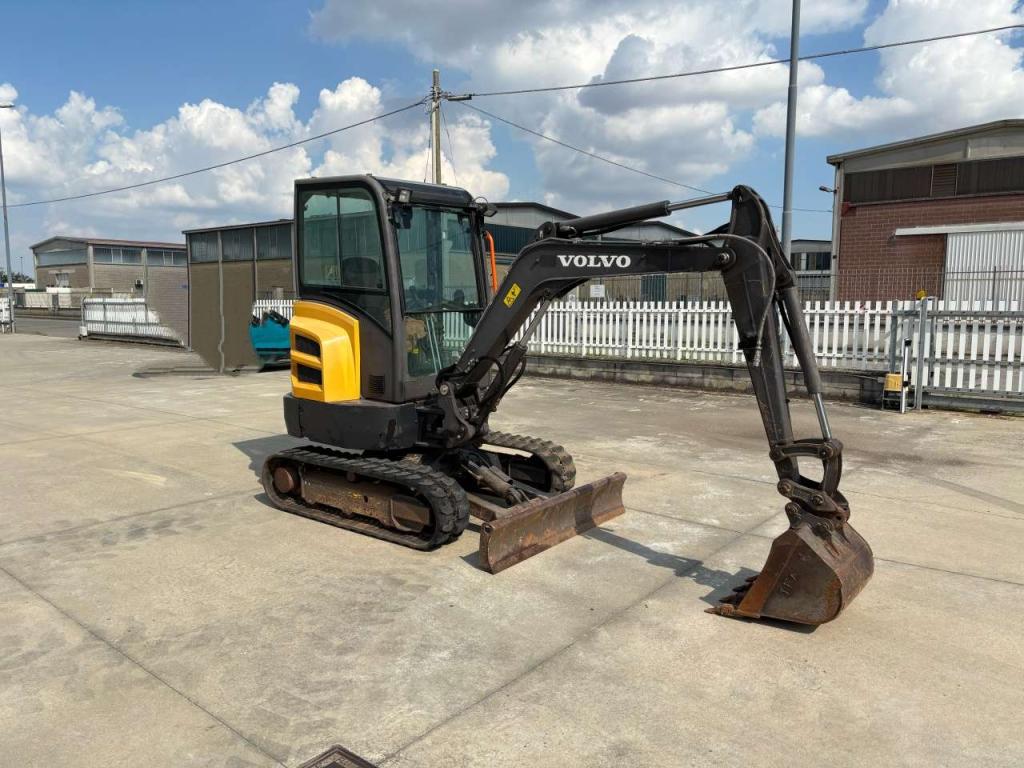 Volvo EC 27D Photo 4