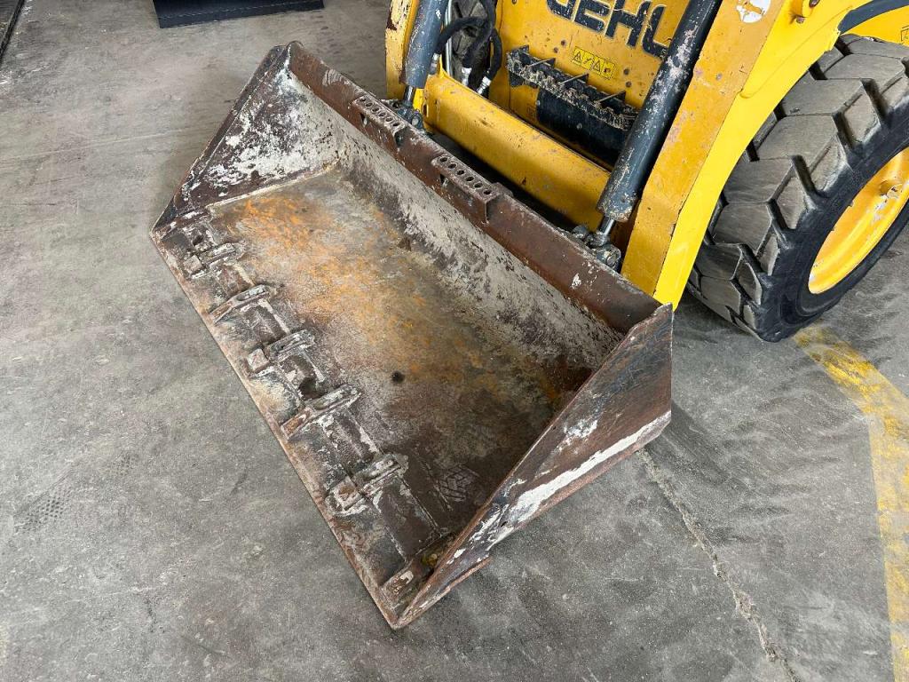 Gehl R220 Photo 5