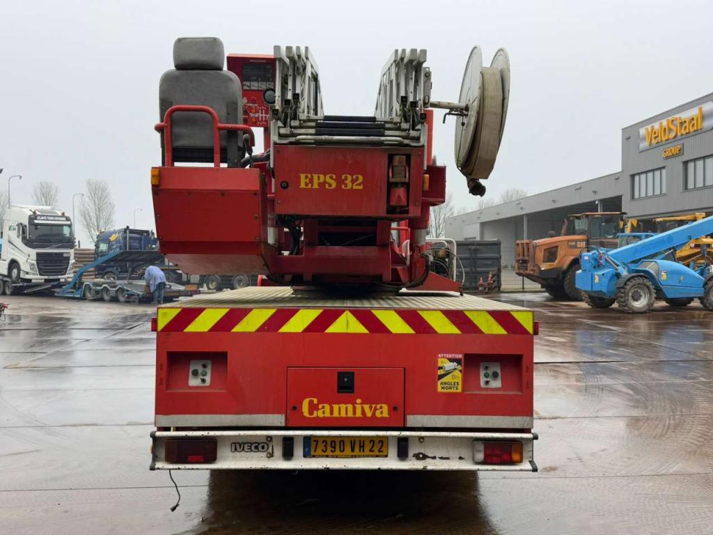 Iveco 130E23 4x2 Firetruck Photo 4