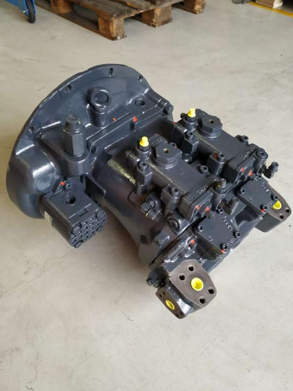Hitachi HPV102 EX215 Photo 1