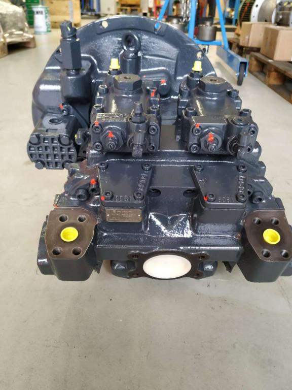 Hitachi HPV102 EX215 Photo 3