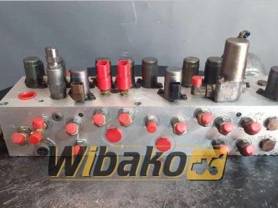 Komatsu Distributeur hydraulique pour Komatsu PW180-7 en vente par Wibako