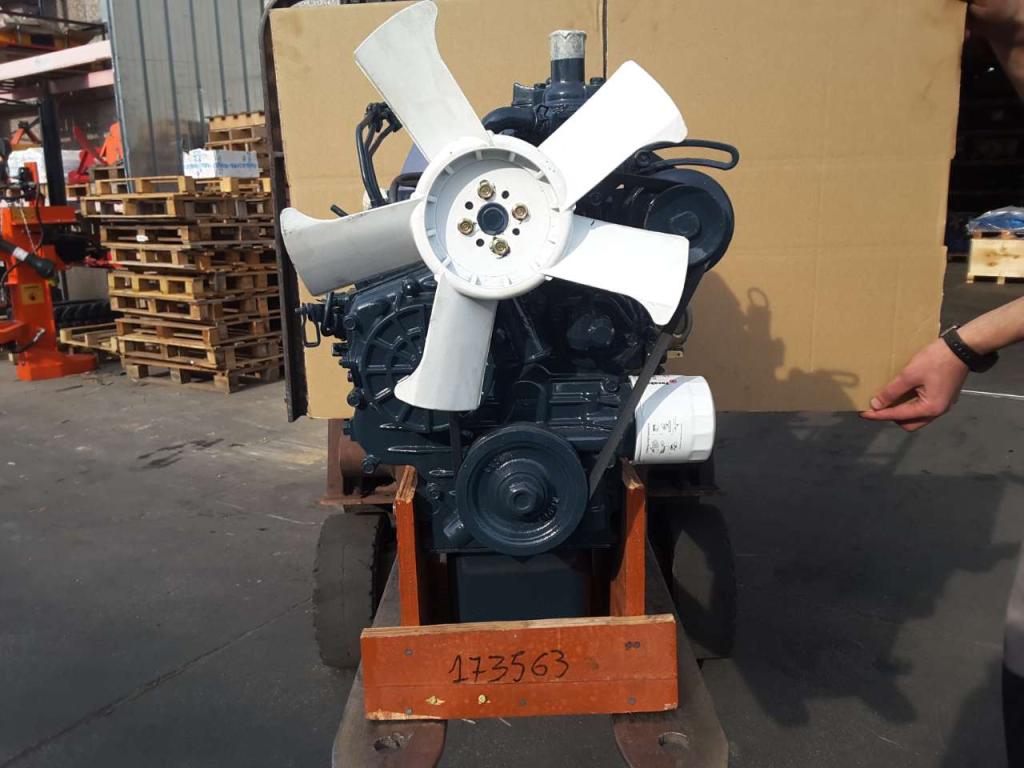 Kubota D1105 Photo 1