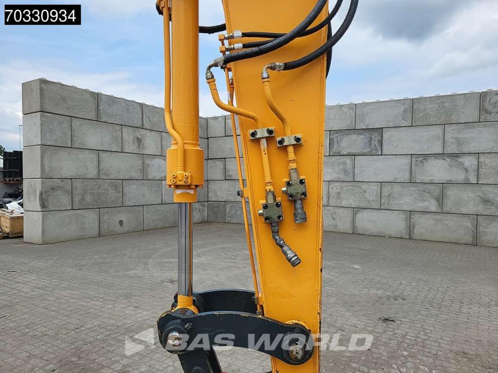 Hyundai R80 CR-9A Photo 11