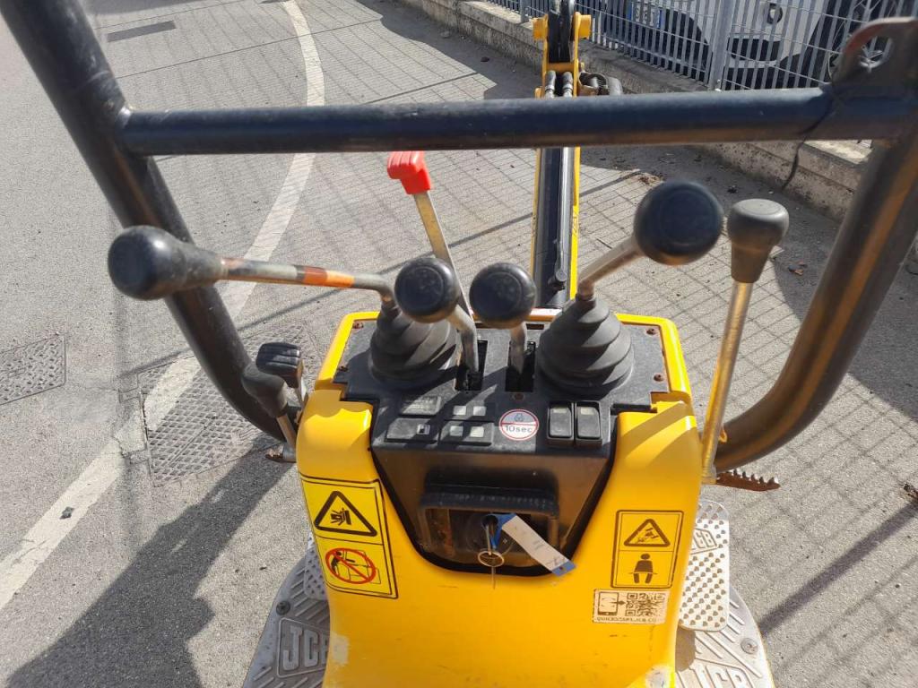 JCB 8008 CTS Photo 14