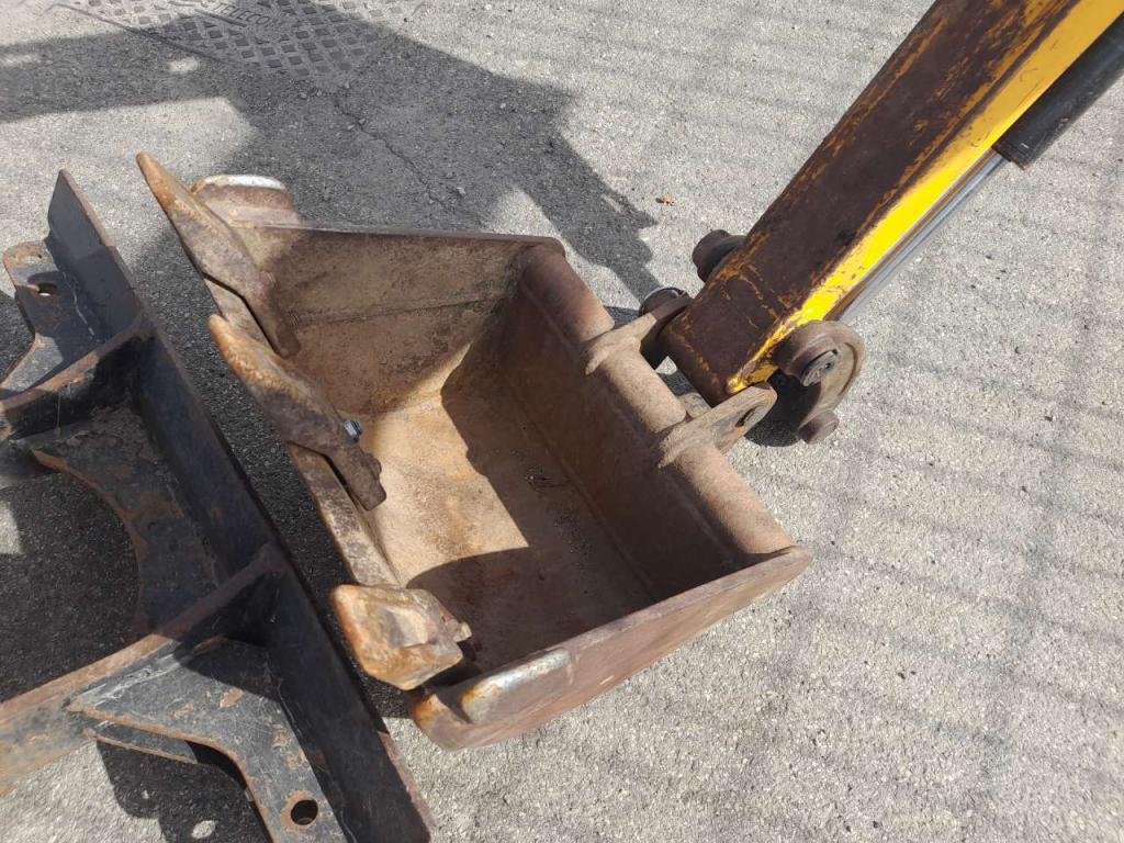 JCB 8008 CTS Photo 16