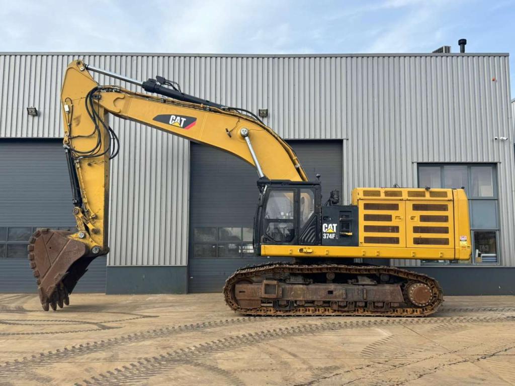 Caterpillar 374FL Photo 1