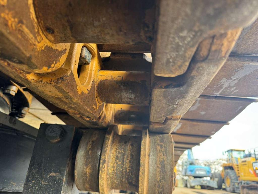 Caterpillar 374FL Photo 12