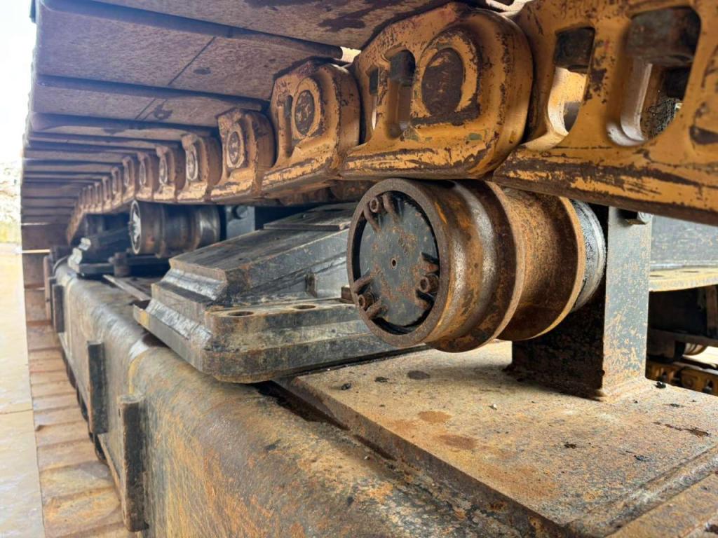 Caterpillar 374FL Photo 15