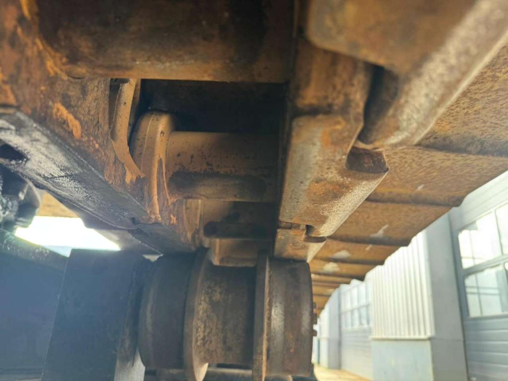 Caterpillar 374FL Photo 16