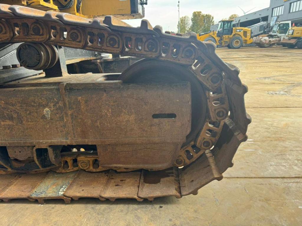 Caterpillar 374FL Photo 17