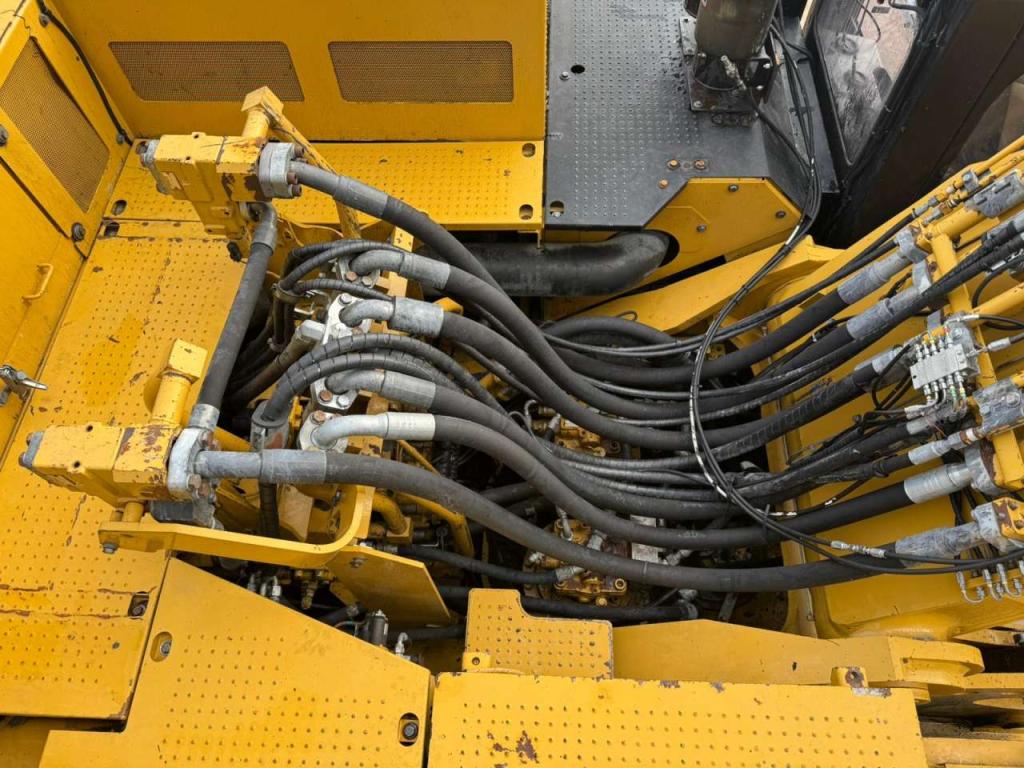 Caterpillar 374FL Photo 22