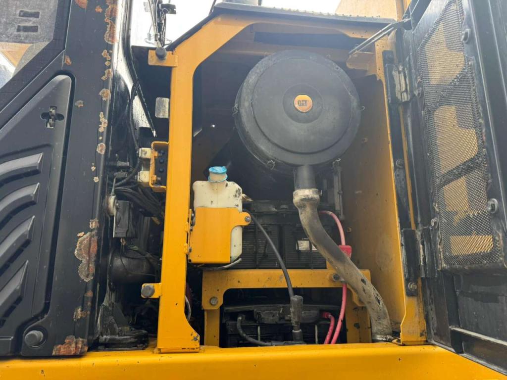 Caterpillar 374FL Photo 26