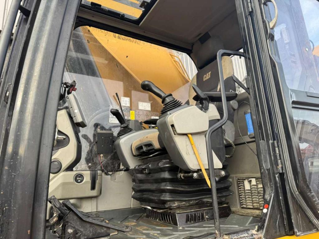 Caterpillar 374FL Photo 29