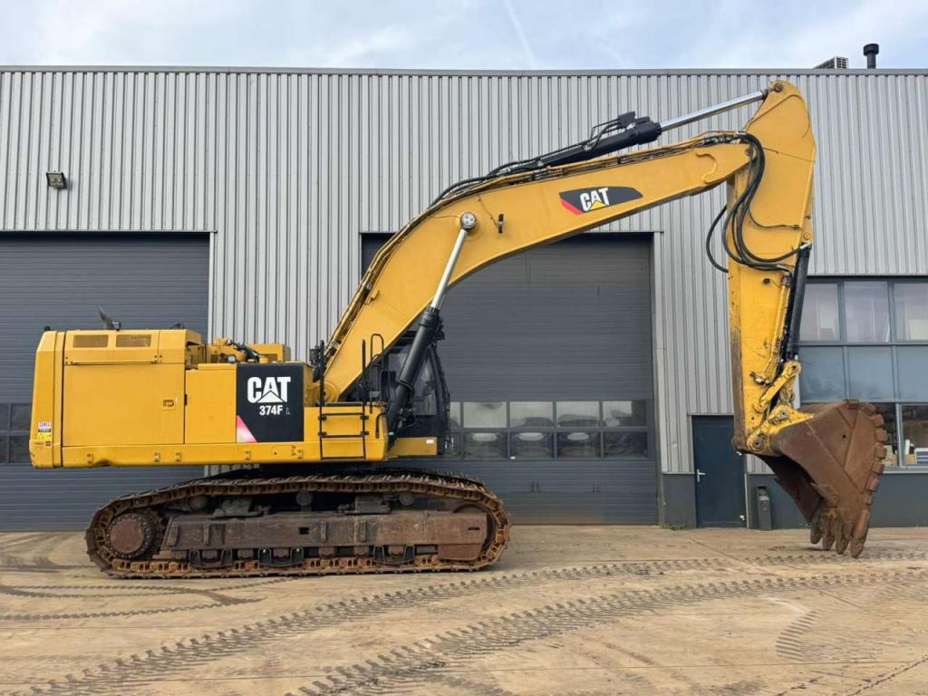 Caterpillar 374FL Photo 5