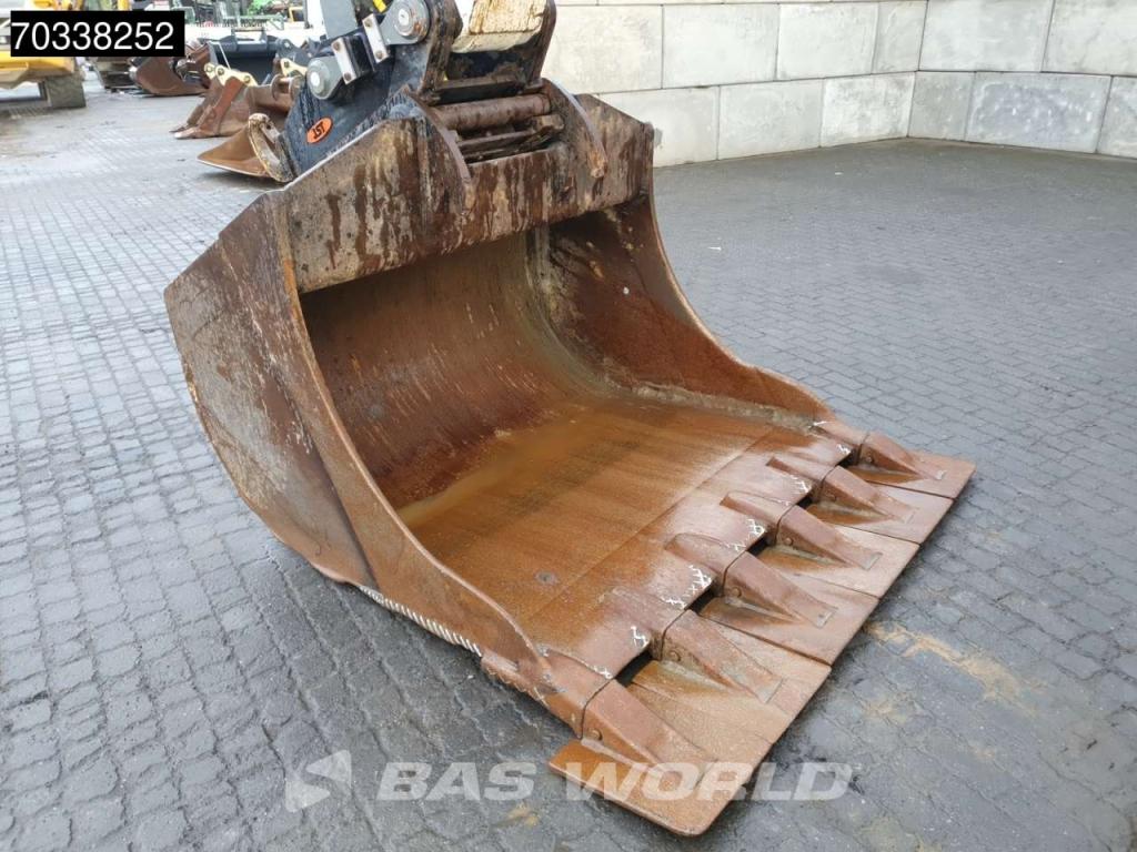 Liebherr R930 LC Photo 15
