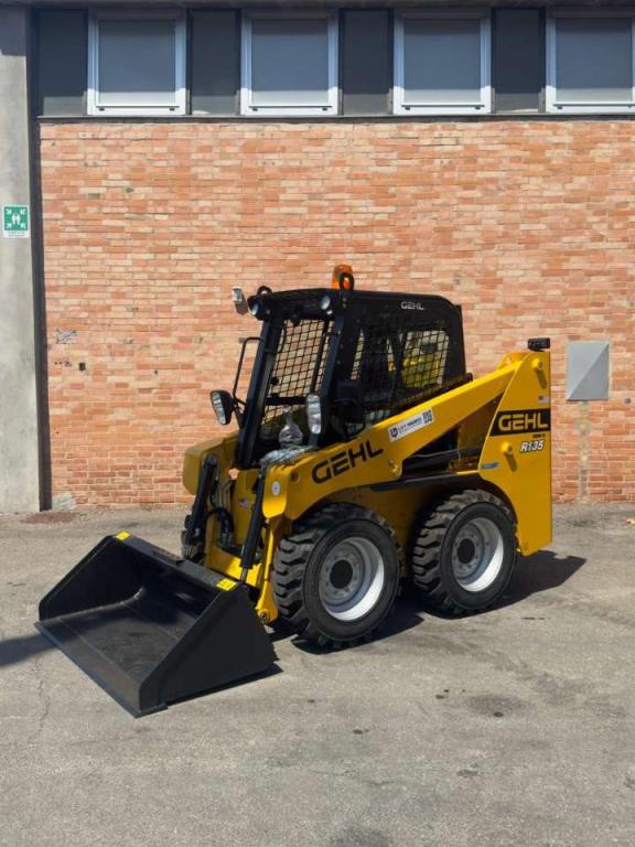Gehl R135 Photo 1