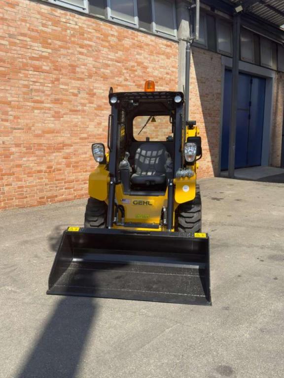 Gehl R135 Photo 15