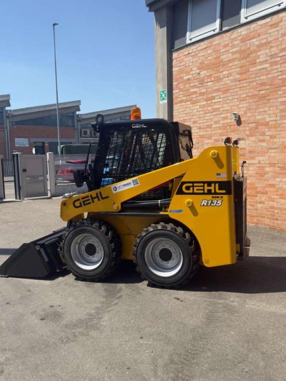 Gehl R135 Photo 6