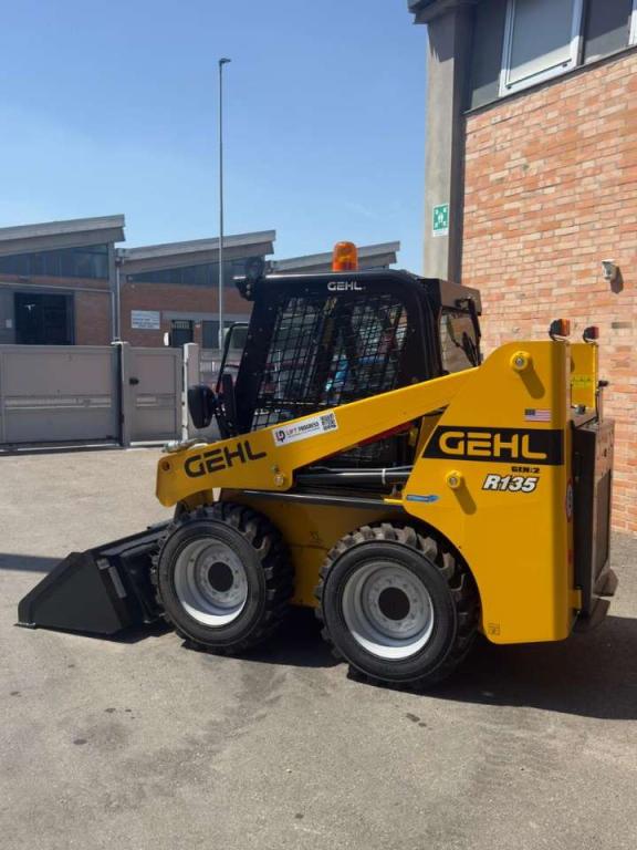 Gehl R135 Photo 7