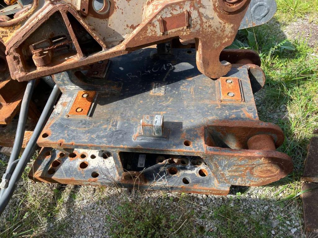 S3 for 35-43 ton excavators Attachment plate Photo 3
