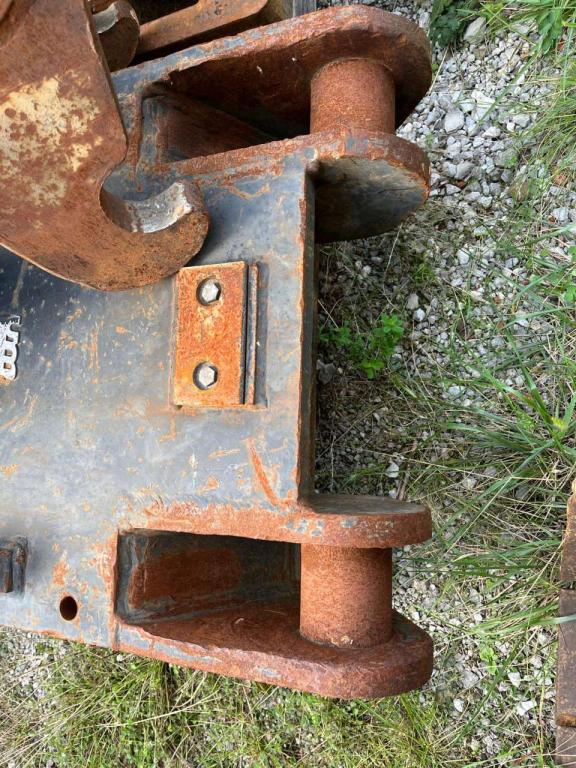 S3 for 35-43 ton excavators Attachment plate Photo 4