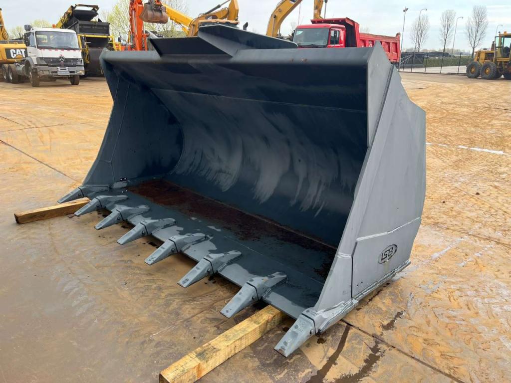 Doosan DL450-3 bucket 4700 l Photo 1