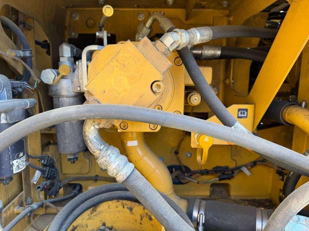 Caterpillar 320 07B Photo 6