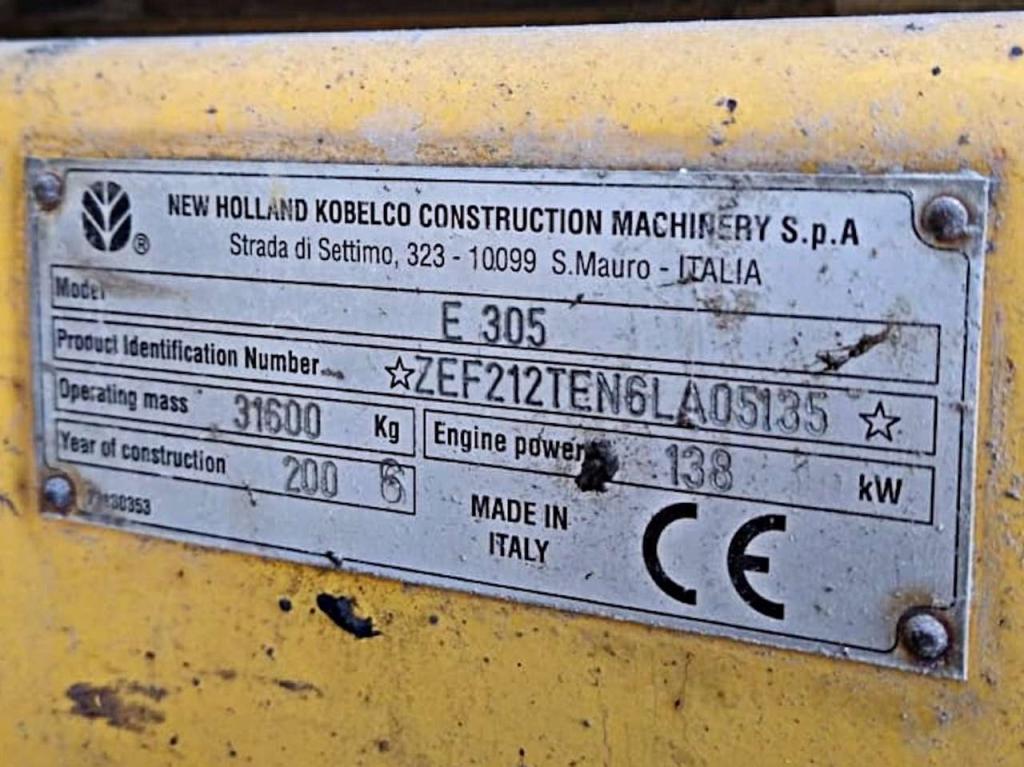 New Holland E305B Photo 8