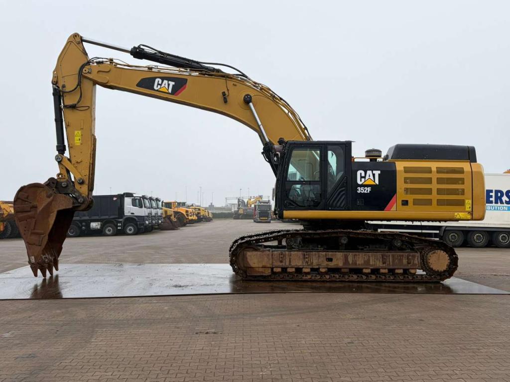 Caterpillar 352F Photo 1