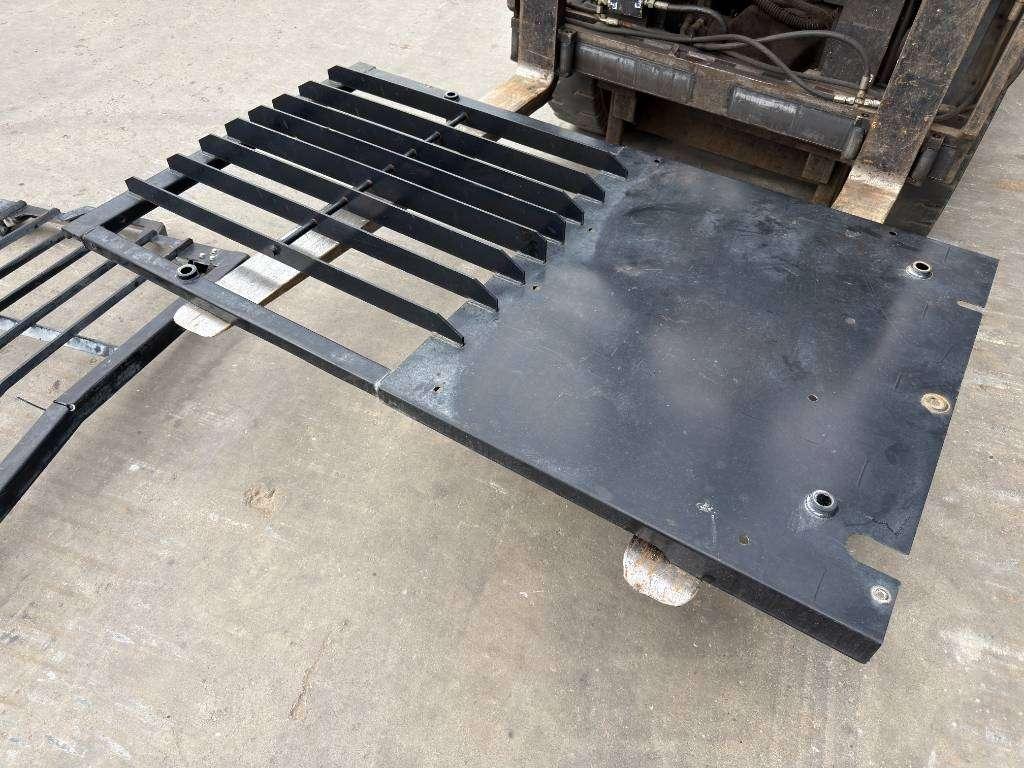 Caterpillar 313 / 320GC / 323 / 325 / 330GC / 330 NG / 330 / Photo 6