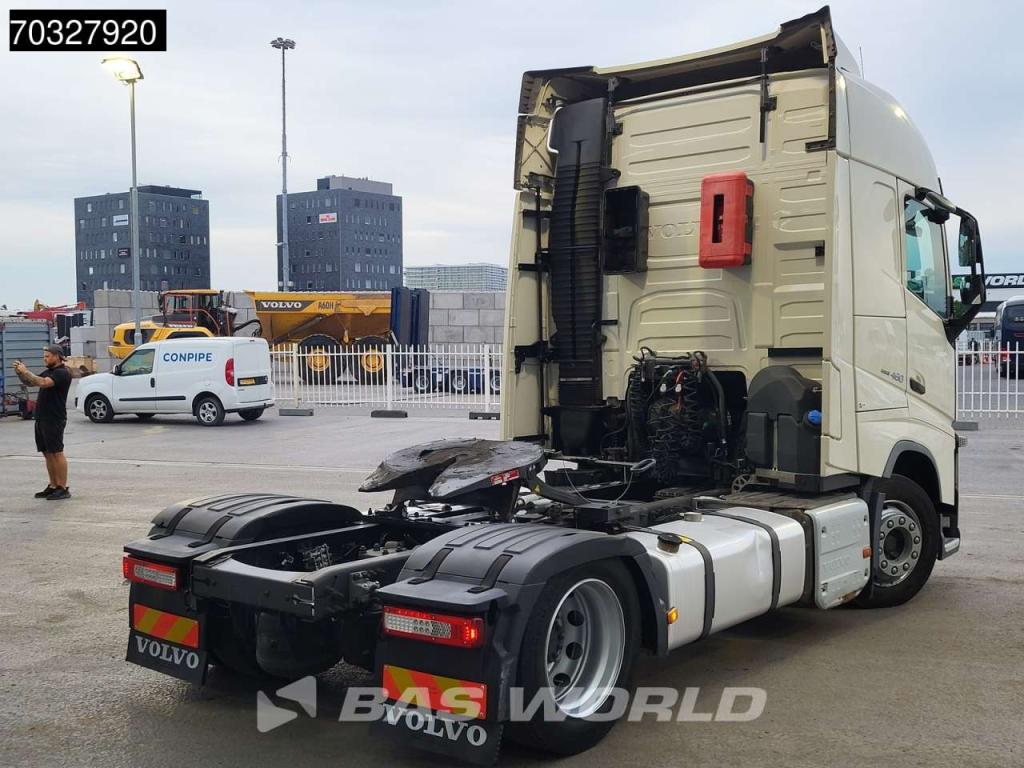 Volvo FH 460 4X2 Mega 2x Tanks Standklima Hebesattel Photo 5