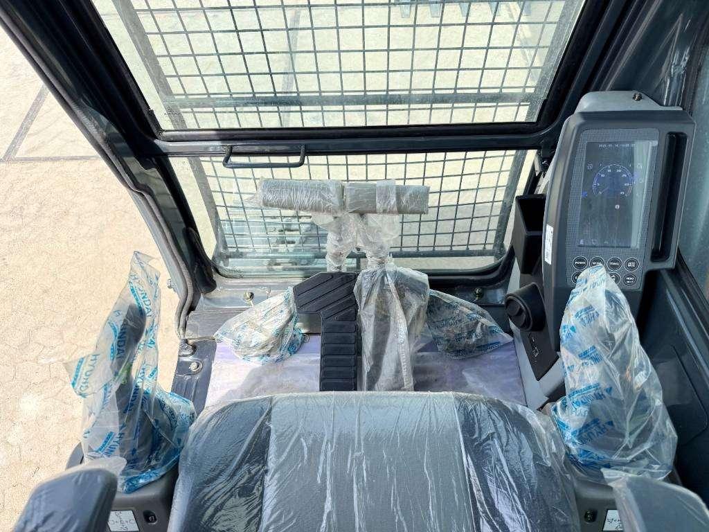 Hyundai R215 Smart Plus *2025 Model* - New / Unused Photo 9