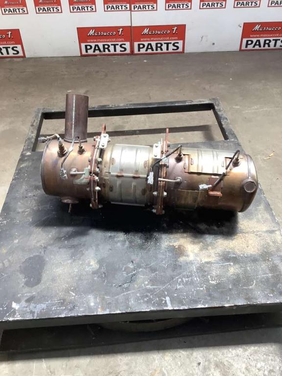Pot d'échappement pour Hitachi ZX135 US-7 Photo 3