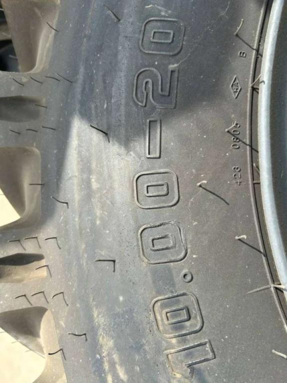 Pneu pour Komatsu 1000 x 20 Set / 10.00 x 20: 4x2 Tyres Photo 6
