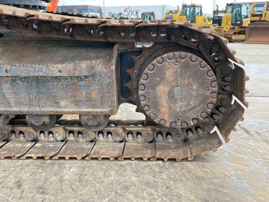 Komatsu PC240NLC-10 Photo 17
