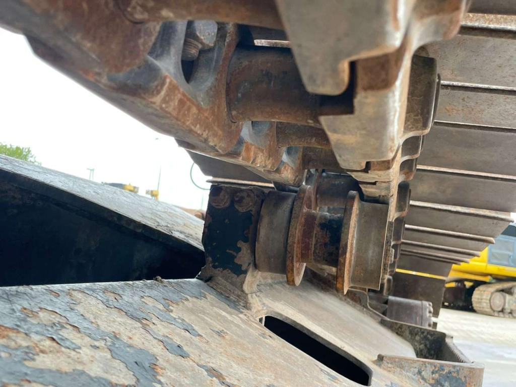 Komatsu PC240NLC-10 Photo 19