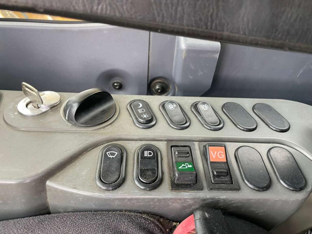 Komatsu PC240NLC-10 Photo 24