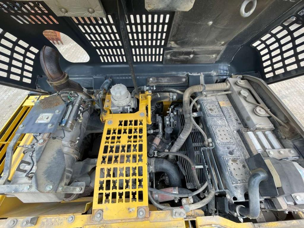 Komatsu PC240NLC-10 Photo 28