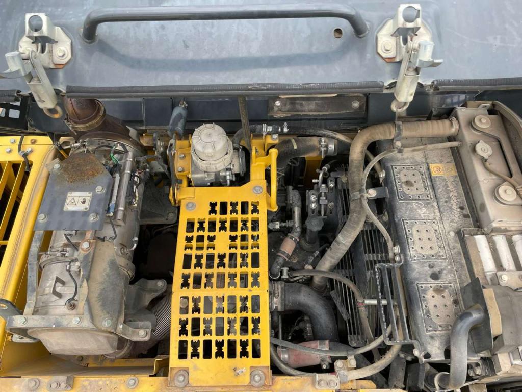 Komatsu PC240NLC-10 Photo 29