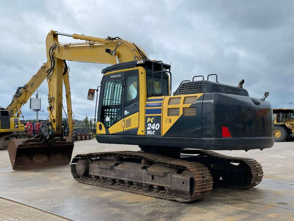 Komatsu PC240NLC-10 Photo 3