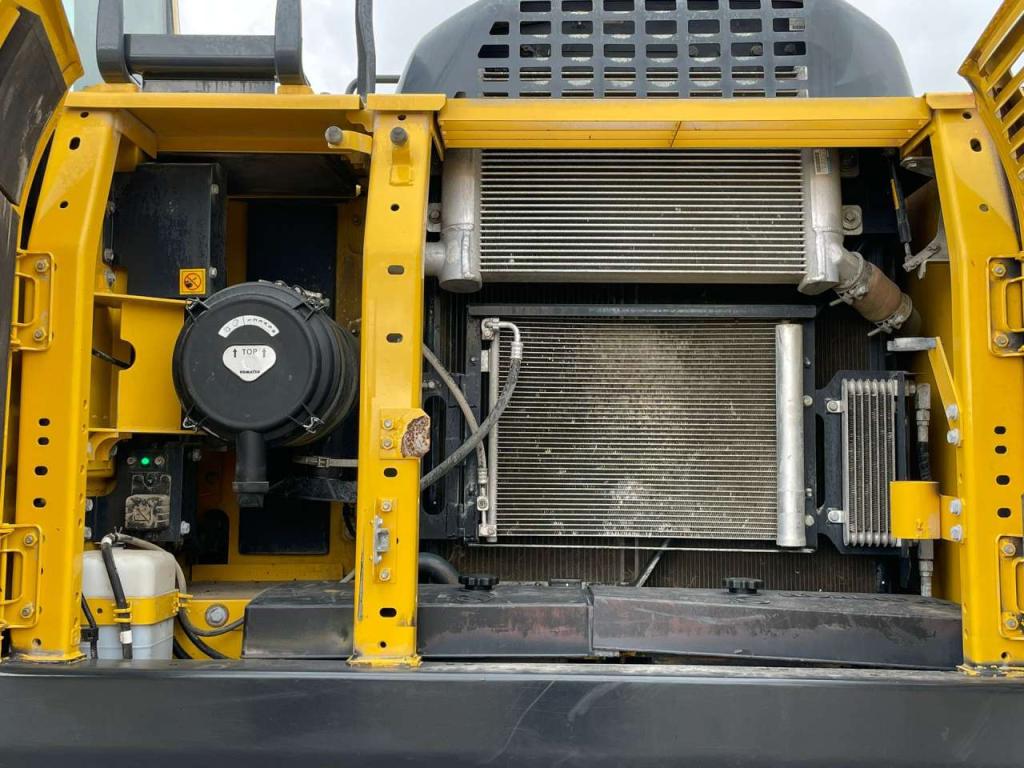 Komatsu PC240NLC-10 Photo 30