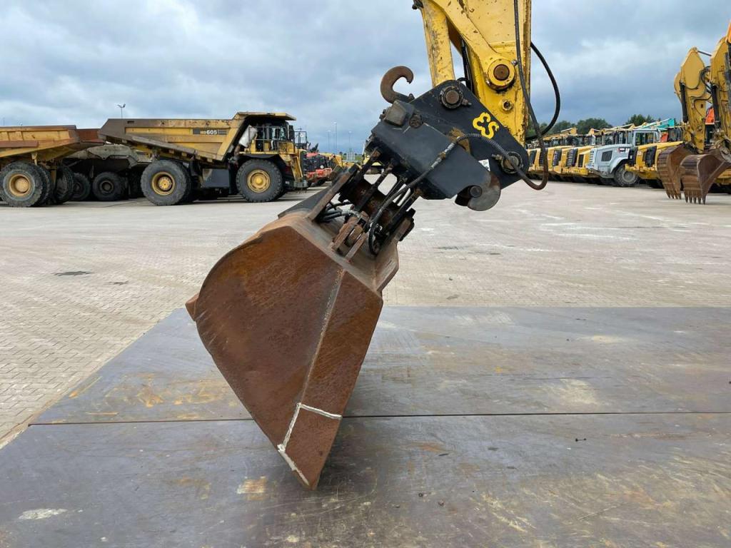Komatsu PC240NLC-10 Photo 9