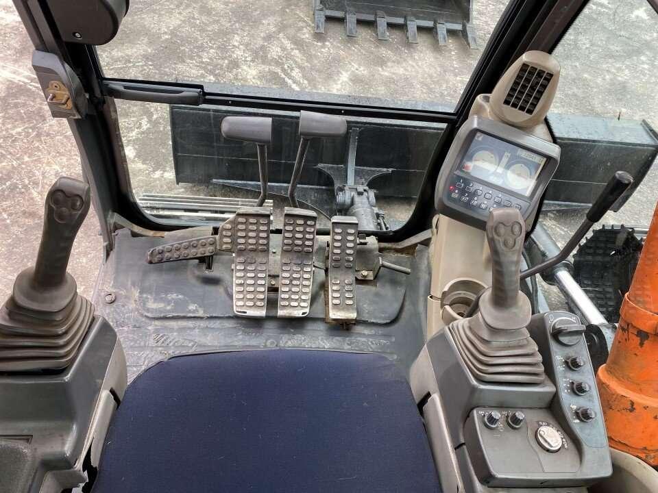 Hitachi ZX225 USBLC Photo 8