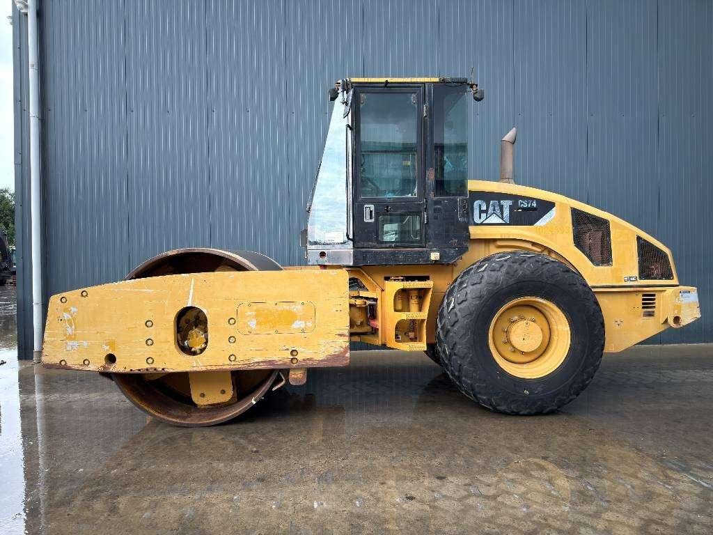 Caterpillar CS74 Photo 2