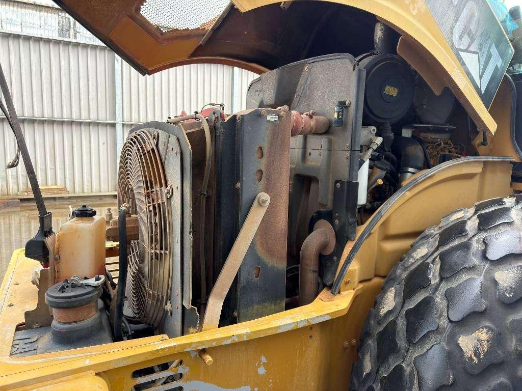 Caterpillar CS74 Photo 25