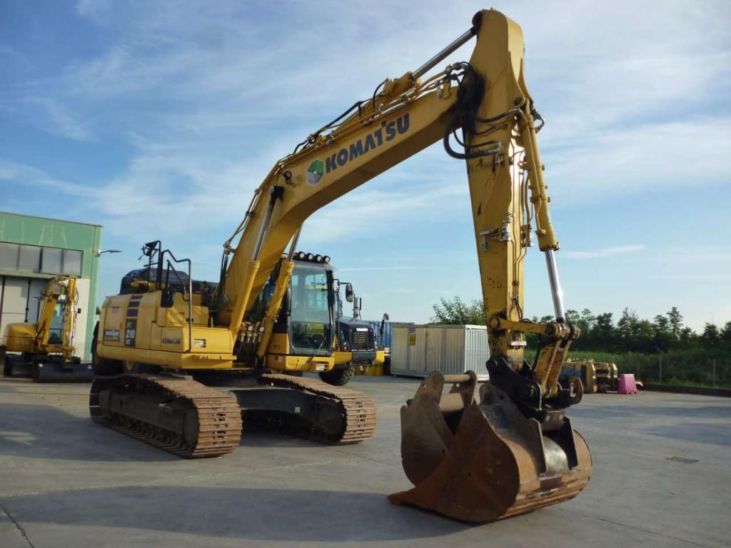 Komatsu PC210LCi-11 Photo 1